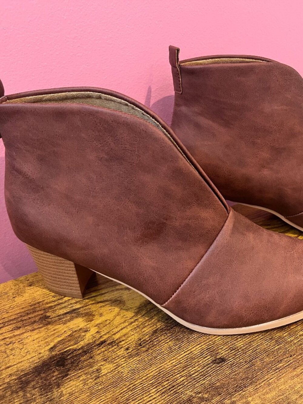 Chic, Minimalist Brown Boots